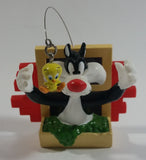 1998 Applause Warner Bros. Looney Tunes Sylvester The Cat Trying To Catch Tweety Bird Out Of A Window 3D Fridge Magnet