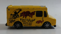 Maisto Panel Van Extreme Vertical Ramps Skateboarding Van Yellow Die Cast Toy Car Vehicle