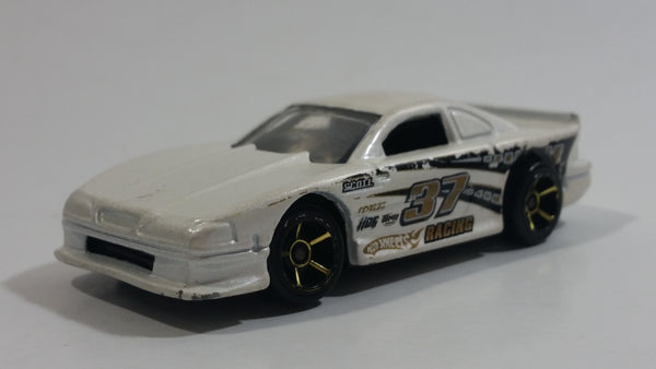 2009 Hot Wheels Mustang 45th Mustang Cobra Pearl White Die Cast Toy Car Vehicle