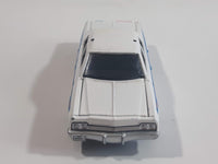 Greenlight Hot Pursuit 1974 Dodge Monaco Chicago Police 202 White Roof Die Cast Toy Car Vehicle with Opening Hood