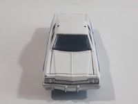 Greenlight Hot Pursuit 1974 Dodge Monaco Chicago Police 202 White Roof Die Cast Toy Car Vehicle with Opening Hood