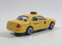 Realtoy Ford Crown Victoria New York City Taxi Cab 7C43 Yellow Die Cast Toy Car Vehicle