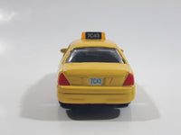 Realtoy Ford Crown Victoria New York City Taxi Cab 7C43 Yellow Die Cast Toy Car Vehicle