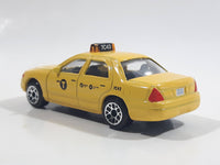 Realtoy Ford Crown Victoria New York City Taxi Cab 7C43 Yellow Die Cast Toy Car Vehicle