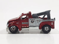 2006 Matchbox Hitch 'n Haul: Speed Bump 2005 Tow Truck Metalflake Red Die Cast Toy Car Vehicle