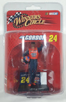 2008 NASCAR Winner's Circle #24 Jeff Gordon DuPont Figure on Podium Holding Helmet New in Package