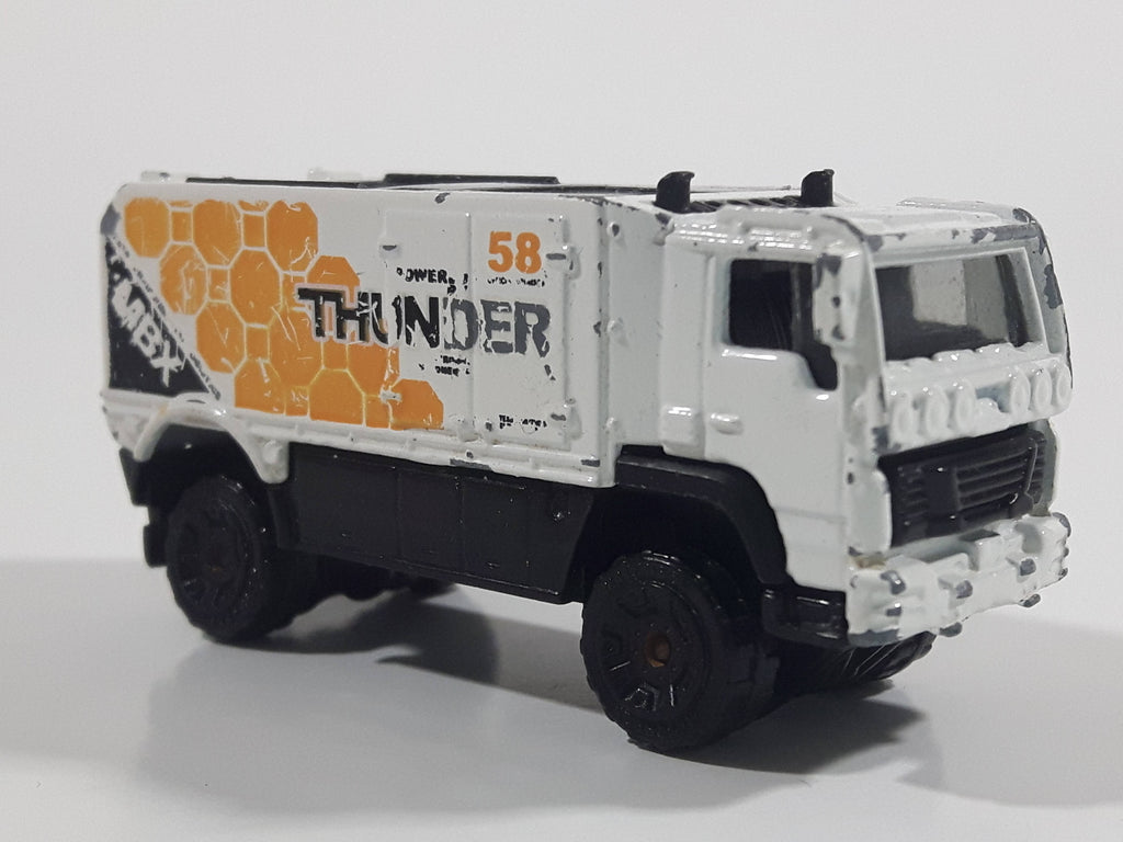 Matchbox Desert Thunder V16 in orange auf Blister