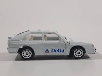 Delta Airlines #17 White Die Cast Toy Car Vehicle