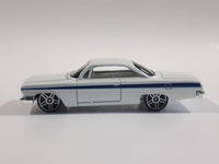2008 Hot Wheels All Stars 62 Chevy Bubble Top Pearl White Die Cast Toy Car Vehicle