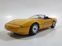 Majorette 1987 Corvette Official Pace Car 70th Indianapolis 500 1:24 Scale Yellow Die Cast Toy Car Vehicle with Opening Doors and Hood