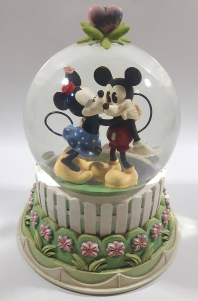 2007 Hallmark Disney Mickey and Minnie Mouse Heart Love Themed Snow Globe