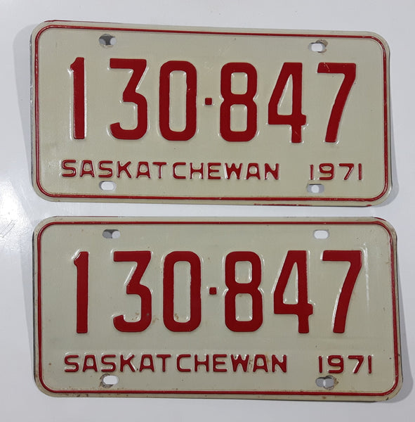 Set of Matching Vintage 1971 Saskatchewan Red Lettering White Vehicle License Plate Metal Tags 130-847
