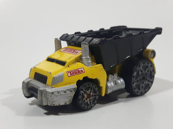 2005 Maisto Tonka Hasbro Dump Truck Yellow and Black Die Cast Toy Car Vehicle