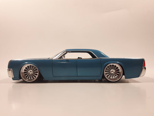 Jada Dub City No. 90609 1963 Lincoln Continental Blue 1/24 Scale
