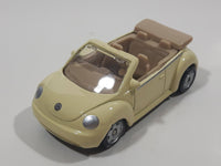 Maisto Volkswagen New Beetle Converible Light Yellow Beige Die Cast Toy Car Vehicle