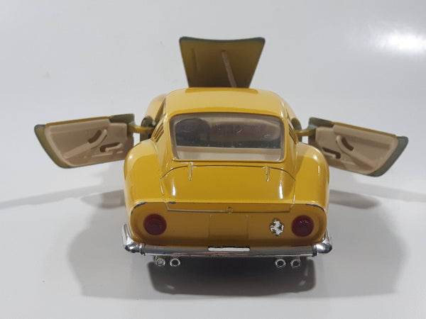 Bburago 1:24 Ferrari GTC4 Lusso Año de construcción 2017 gris-plata Bburago 1:24 Ferrari GTC4 Lusso Año de construcción 2017 gris-plata