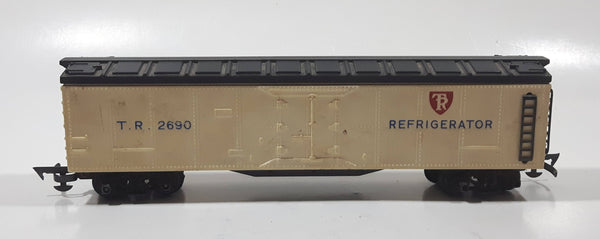 Tri-ang HO Scale TR 2690 Refrigerator Box Car Cream White Black Roof Toy Train Car Vehicle