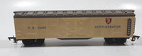 Tri-ang HO Scale TR 2690 Refrigerator Box Car Cream White Grey Roof Toy Train Car Vehicle