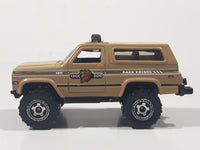 2009 Matchbox Croc Zoo Chevy Blazer 4x4 Tan Brown Die Cast Toy Car Vehicle