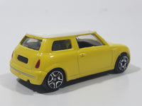 Motor Max No. 6057 2001 Mini Cooper Yellow with White Roof Die Cast Toy Car Vehicle