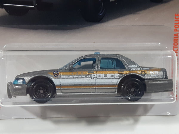 Matchbox '06 Ford Crown Victoria Police Car - 1:64 Scale Diecast Model