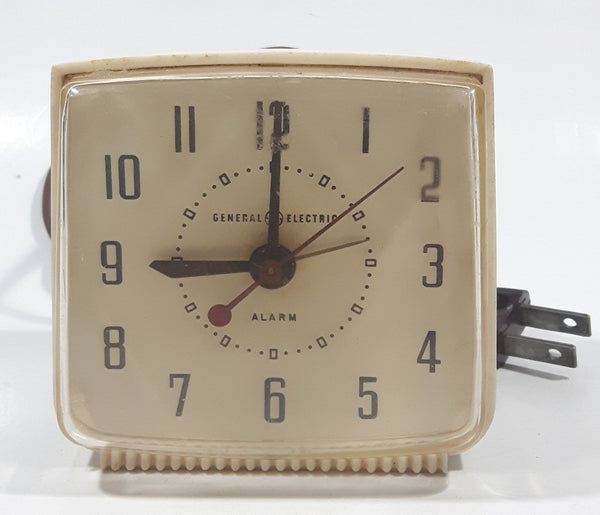 Vintage General Electric 3 1/2" Tall Plug In Alarm Clock Model LR-207 Made in Toronto Canada