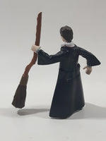 2004 WBEI Harry Potter Hogwarts Uniform with Quidditch Broom Stick Accessory 2 5/8" Tall Toy Action Figure