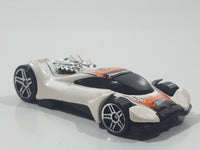 2005 Hot Wheels Track Aces Vulture White Die Cast Toy Car Vehicle