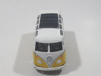 2002 Johnny Lightning Volkswagen 21 Window Bus Yellow Die Cast Toy Car Vehicle