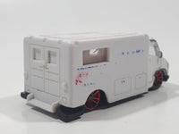 Maisto Ambulance White Die Cast Toy Emergency Response Rescue Vehicle