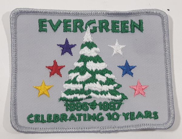Girl Guides Evergreen 1996-97 Celeberating 10 Years Christmas Tree with Stars 3" x 4" Embroidered Fabric Patch Badge