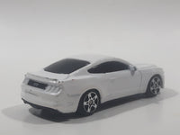 Maisto 2015 Ford Mustang GT White Die Cast Toy Car Vehicle