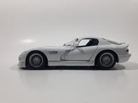 Maisto Dodge Viper GT2 White with Blue Stripes 1/24 Scale Die Cast Toy Car Vehicle Missing Spoiler