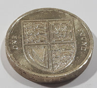 2011 United Kingdom Great Britain One Pound Shield Queen Elizabeth II Metal Coin