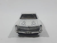 2005 Maisto G Ridez 1965 Buick Riviera White Die Cast Toy Car Vehicle with Rubber Wheels