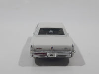 2005 Maisto G Ridez 1965 Buick Riviera White Die Cast Toy Car Vehicle with Rubber Wheels