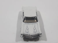 2005 Maisto G Ridez 1965 Buick Riviera White Die Cast Toy Car Vehicle with Rubber Wheels