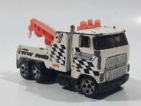 1998 Hot Wheels Rig Wrecker White Tow Truck Die Cast Toy Car Vehicle