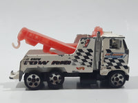 1998 Hot Wheels Rig Wrecker White Tow Truck Die Cast Toy Car Vehicle