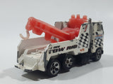 1998 Hot Wheels Rig Wrecker White Tow Truck Die Cast Toy Car Vehicle