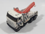 1998 Hot Wheels Rig Wrecker White Tow Truck Die Cast Toy Car Vehicle