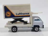 RealToy Lufthansa Airline Catering Airplane Loading Scissor Lift Container Truck White Die Cast Toy Car Vehicle