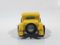 1986 Hot Wheels '37 Bugatti Yellow and Red Die Cast Toy Classic Luxury Car Vehicle