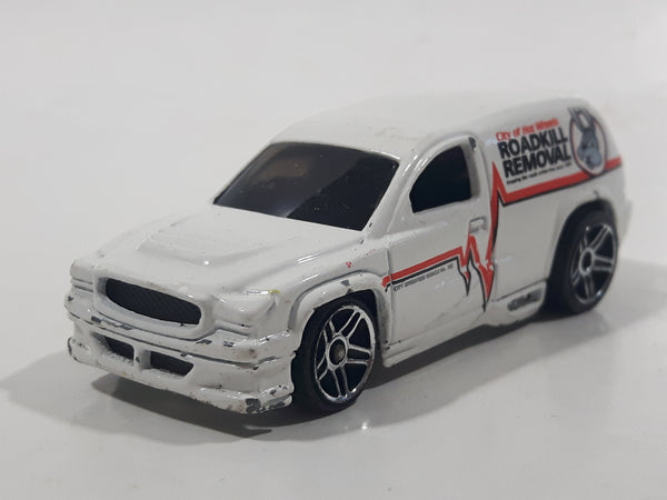 2008 Hot Wheels City of Hot Wheels Fandango Roadkill Removal White Die Cast Toy Car Vehicle