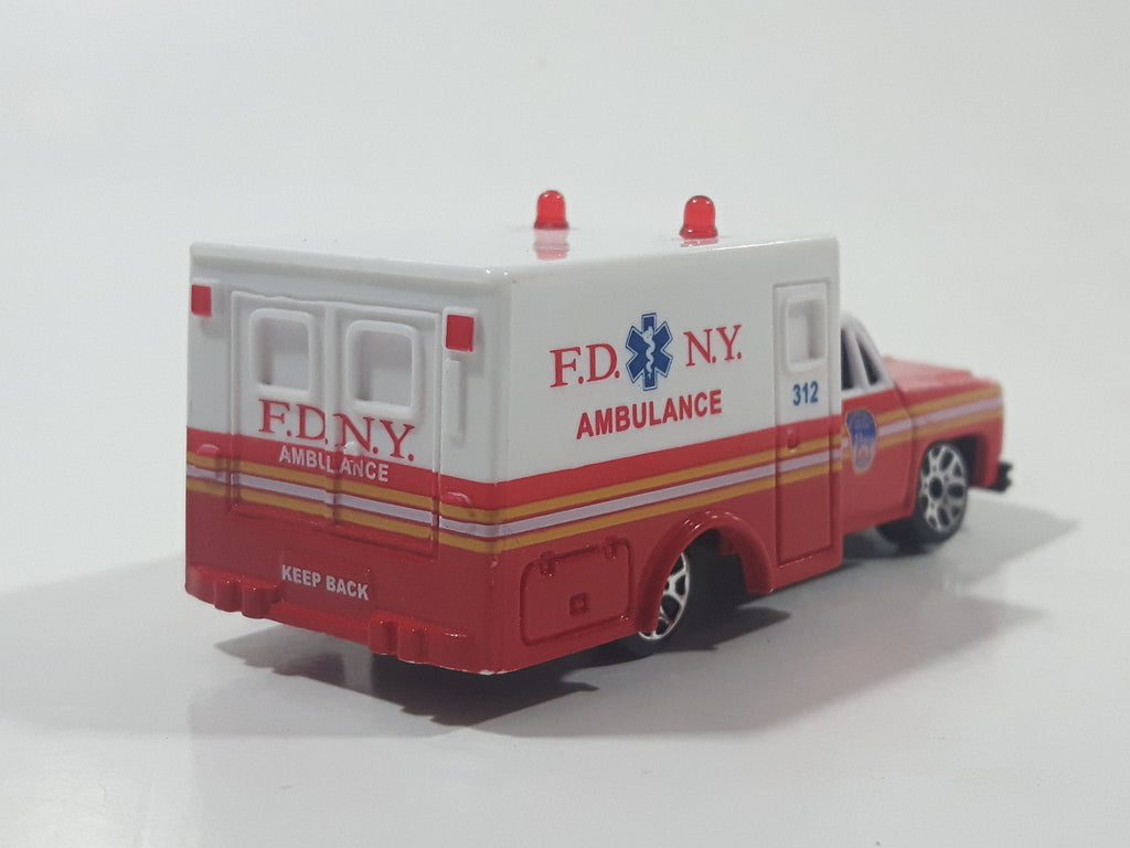 JEEP GRAND CHEROKEE POMPIER F.D.N.Y Rouge au 1/18 SOLIDO 9006